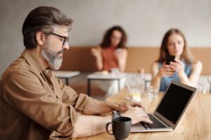 Copywriting - In 4 Schritten zum Text der verkauft - Laptop